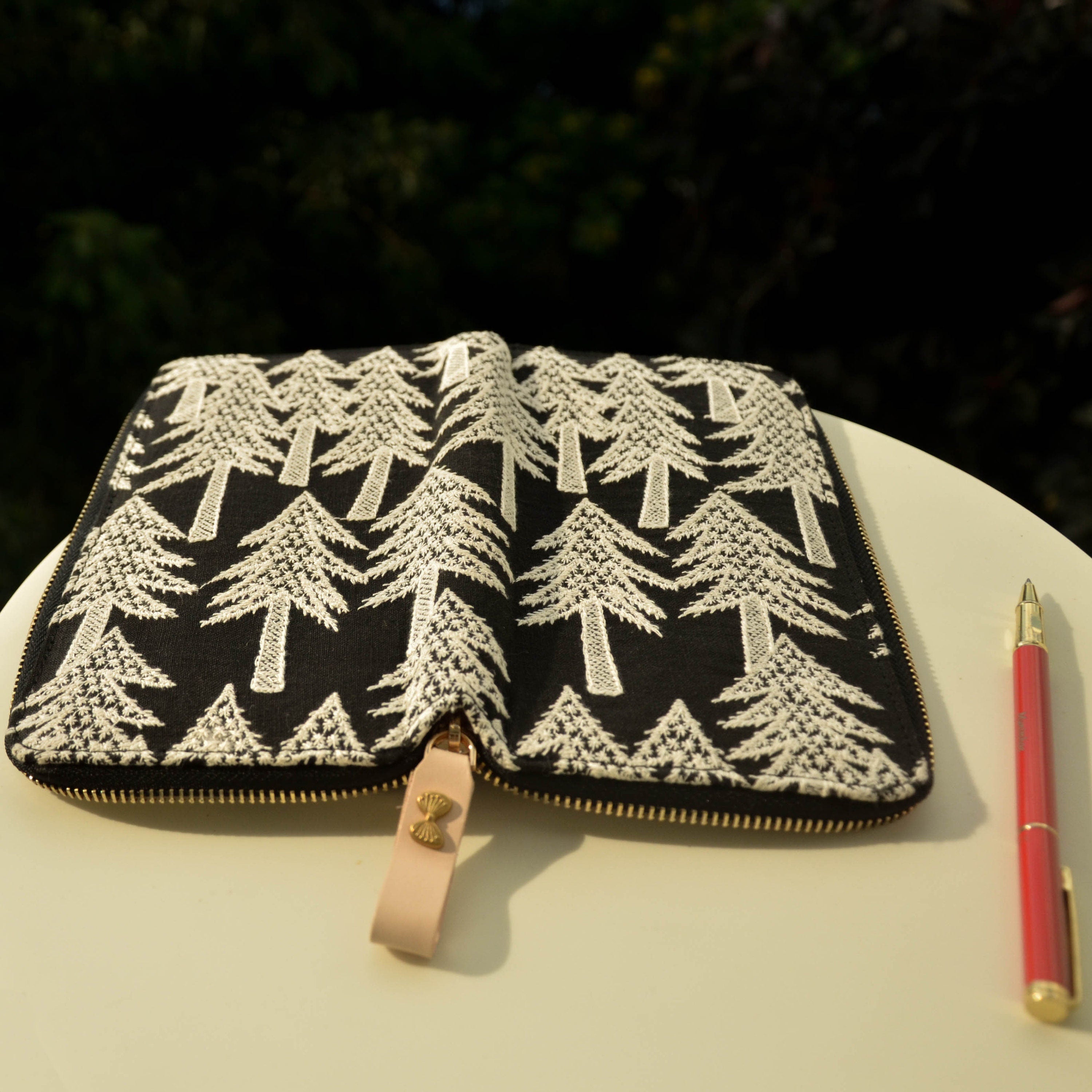 Handmade Black Tree Embroidered Weeks Cover Wallet-Size Zipper Book Pocket Storage Multifunctional Hobo Weeks Mega Zipper Bag Clutch Bag